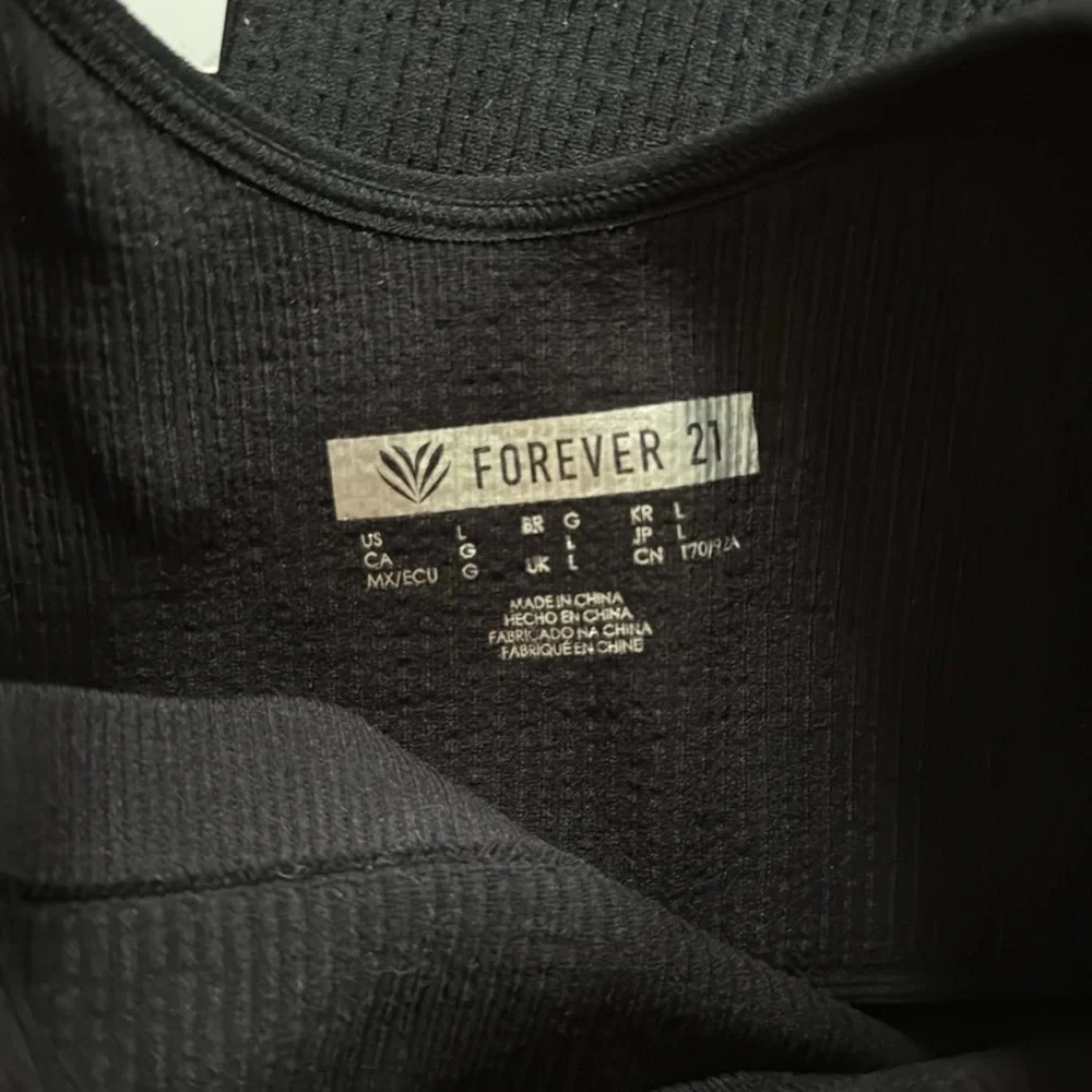 3 Seamless Wicking Bra Tank - Picture 3 of 3